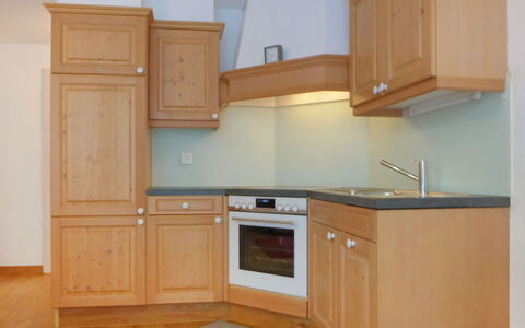 Zermatt 4: Cabinetry, Countertop, Eigentum, Möbel, Küche, Holz, Küchengerät, Schublade, Interior Design, Beleuchtung