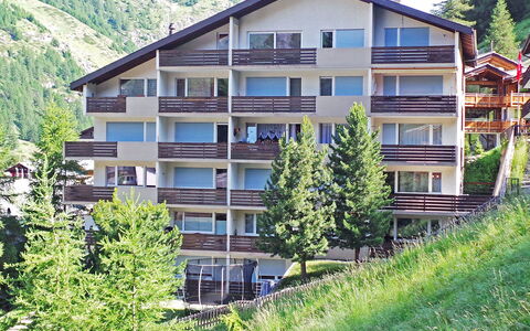 Kondor: Eigentum, Haus, Gebäude, Wohngebiet, Grundeigentum, Die Architektur, Zuhause, Wohnung, Nachbarschaft, Baum
