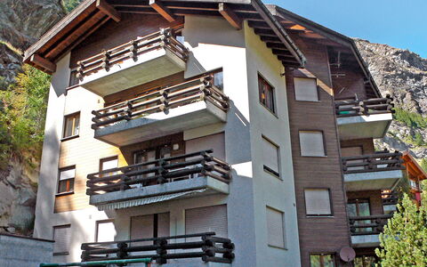 Bodmen a: Gebäude, Himmel, Fenster, Holz, Haus, Baum, Urban Design, Wohngebiet, Materialeigenschaft, Grundeigentum