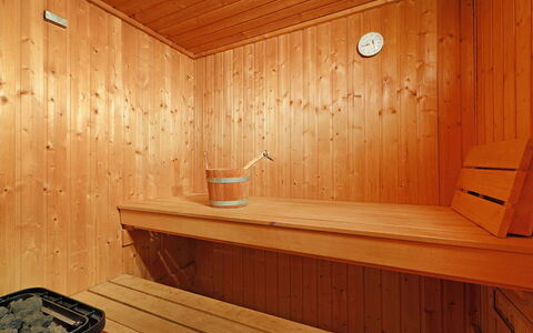 Bodmen a: Braun, Eigentum, Holz, Interior Design, Holzbeize, Sauna, Wand, Flooring, Fussboden, Hartholz