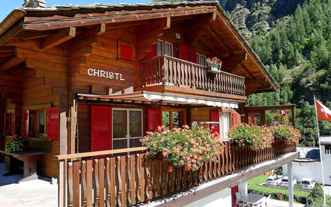 Christl: Pflanze, Eigentum, Fenster, Gebäude, Berg, Himmel, Baum, Haus, Holz, Hütte