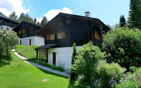 Allegra: Eigentum, Haus, Zuhause, Hütte, Gebäude, Grundeigentum, Natürliche Landschaft, Grundstueck, Bauernhaus, Estate