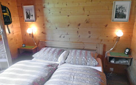Allegra: Schlafzimmer, Bett, Zimmer, Möbel, Eigentum, Wand, Bettrahmen, Bettdecke, Bedding, Fussboden