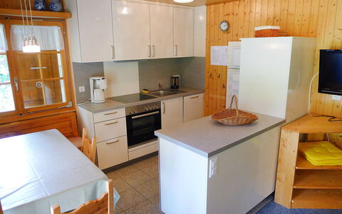 Allegra: Countertop, Zimmer, Küche, Cabinetry, Eigentum, Möbel, Major Appliance, Gebäude, Herd, Kühlschrank