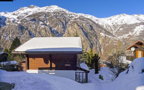 Allegra: Schnee, Himmel, Berg, Eigentum, Natur, Wolke, Gebäude, Steigung, Haus, Hochland