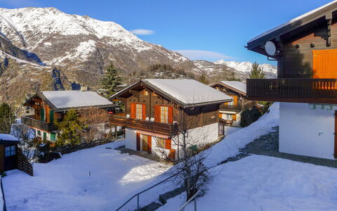 Allegra: Himmel, Schnee, Daytime, Gebäude, Fenster, Wolke, Berg, Steigung, Haus, Hütte