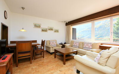 Ringstrasse Apt 212 900.10: Zimmer, Eigentum, Möbel, Wohnzimmer, Gebäude, Interior Design, Fussboden, Haus, Grundeigentum, Tabelle