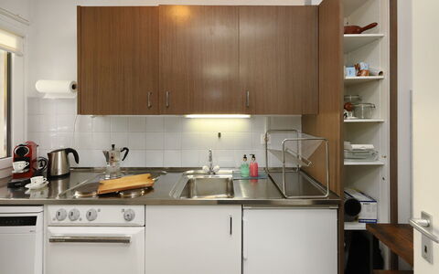 Crans-Montana 130: Küchengerät, Küche, Countertop, Cabinetry, Major Appliance, Spüle, Möbel, Herd, Haushaltsgerät, Herd
