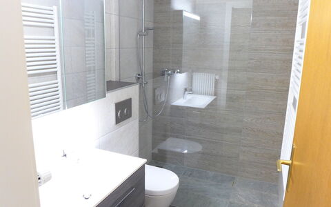 Crans-Montana 155: Badezimmer, Eigentum, Zimmer, Fliese, Fussboden, Die Architektur, Interior Design, Armatur, Haus, Gebäude