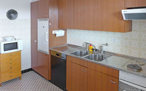 Crans-Montana 155: Zimmer, Cabinetry, Eigentum, Küche, Möbel, Countertop, Major Appliance, Gebäude, Haus, Interior Design