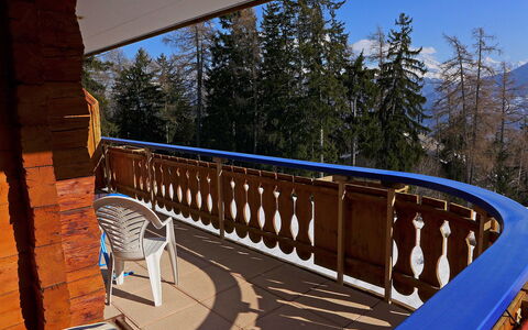 Résidence le Chalet 5: Geländer, Leitplanke, Baum, Baluster, Die Architektur, Deck, Holz, Grundeigentum, Design, Treppe