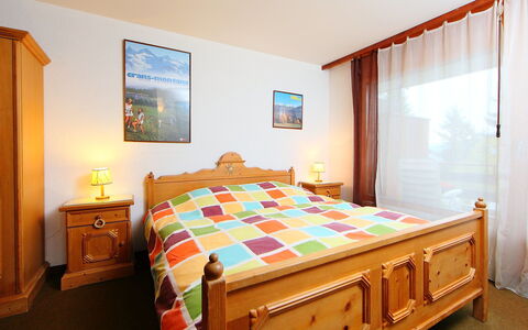Yuca B Apt. 28: Schlafzimmer, Zimmer, Bett, Möbel, Eigentum, Bettdecke, Bettrahmen, Interior Design, Bedding, Grundeigentum