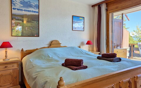 Yuca B Apt. 28: Möbel, Interior Design, Holz, Fussboden, Zimmer, Decke, Flooring, Schlafzimmer, Bett, Beleuchtung