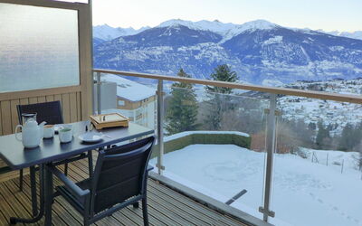 Crans-Montana 395: Himmel, Tabelle, Möbel, Eigentum, Gebäude, Berg, Schnee, Stuhl, Die Architektur, Schatten