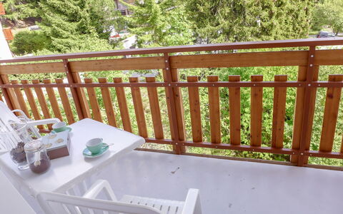 Crans-Montana 450: Holz, Baum, Gartenmöbel, Stuhl, Veranda, Zaun, Gebäude, Grundeigentum, Hütte, Freizeit