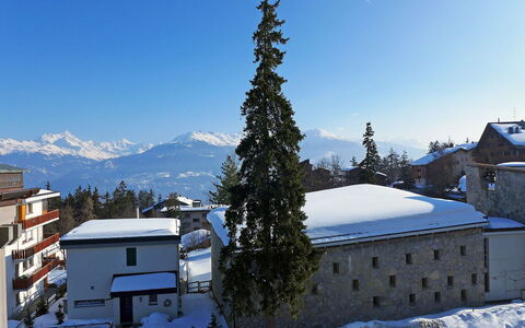 Genziana B 20: Schnee, Winter, Eigentum, Himmel, Baum, Berg, Bergstation, Dach, Grundeigentum, Zuhause