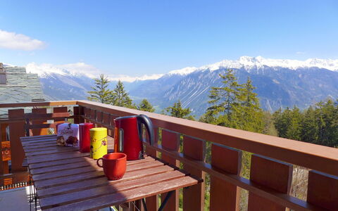 Crans-Montana 560: Bergforms, Berg, Eigentum, Himmel, Gebirge, Natürliche Landschaft, Wildnis, Grat, Grundeigentum, Bergstation