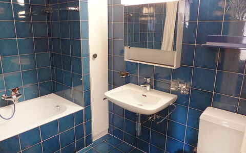 Crans-Montana 760: Badezimmer, Eigentum, Zimmer, Fliese, Armatur, Die Architektur, Grundeigentum, Fussboden, Interior Design, Gebäude