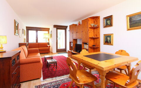 Crans-Montana 760: Zimmer, Möbel, Eigentum, Interior Design, Tabelle, Gebäude, Grundeigentum, Esszimmer, Haus, Wohnzimmer
