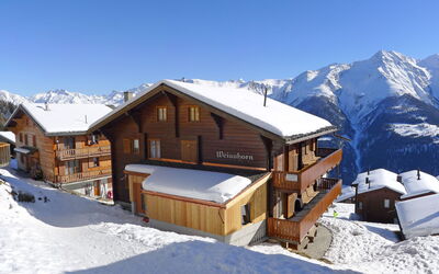 Bettmeralp 200: Himmel, Schnee, Gebäude, Berg, Eigentum, Steigung, Haus, Fenster, Einfrieren, Landschaft