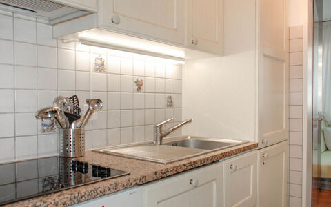 Locarno 2: Zapfhahn, Cabinetry, Spüle, Countertop, Sinken, Armatur, Gebäude, Küche, Holz, Interior Design