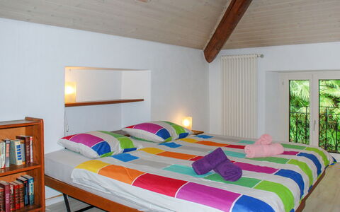 Tazzino: Möbel, Eigentum, Komfort, Gebäude, Bettrahmen, Holz, Textil, Interior Design, Haus, Fenster