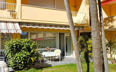 Locarno 410: Pflanze, Eigentum, Gebäude, Schatten, Tabelle, Stuhl, Fenster, Gartenmöbel, Tisch Im Freien, Grundeigentum