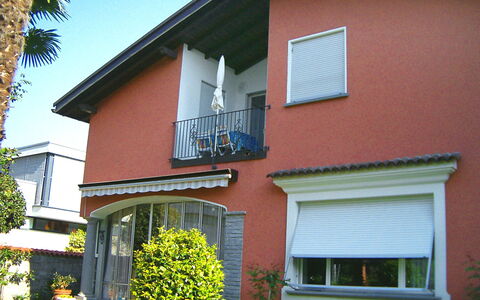 Tre G Og: Eigentum, Haus, Zuhause, Gebäude, Gelb, Grundeigentum, Fassade, Fenster, Nachbarschaft, Die Architektur