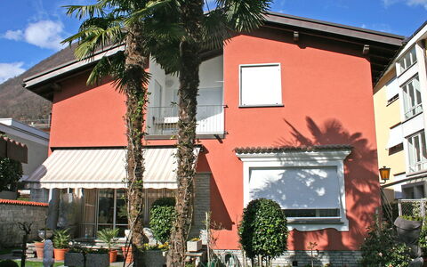 Tre G Og: Eigentum, Haus, Wohngebiet, Zuhause, Gebäude, Grundeigentum, Nachbarschaft, Die Architektur, Fassade, Baum