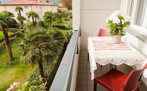 Ascona 200: Tischdecke, Eigentum, Möbel, Balkon, Zimmer, Textil, Linens, Tabelle, Zimmerpflanze, Pflanze