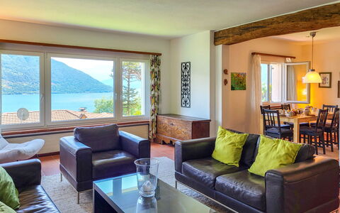 Stellina del Sole: Möbel, Interior Design, Couch, Flooring, Fussboden, Zimmer, Wohnzimmer, Decke, Tabelle