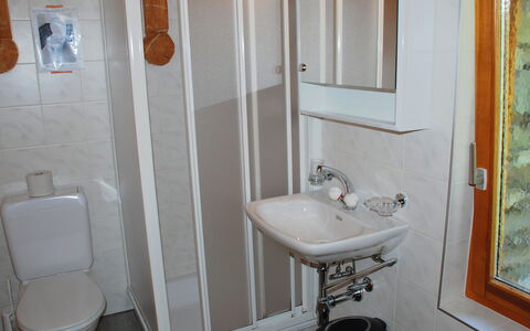 Rustico Dara Cotta: Badezimmer, Zimmer, Eigentum, Toilette, Armatur, Bad Zubehör, Wand, Haus, Fussboden, Bad Sink