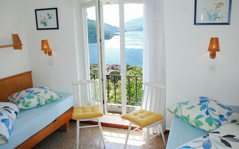Christa: Zimmer, Möbel, Eigentum, Interior Design, Gelb, Haus, Fussboden, Gebäude, Türkis, Schlafzimmer
