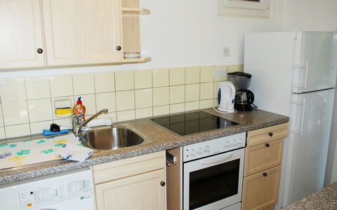 Christa: Countertop, Küche, Zimmer, Eigentum, Cabinetry, Möbel, Sinken, Major Appliance, Spüle, Fliese