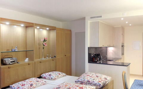 Castagnola 100: Bett, Möbel, Zimmer, Schlafzimmer, Eigentum, Matratze, Bettdecke, Interior Design, Bedding, Bettrahmen