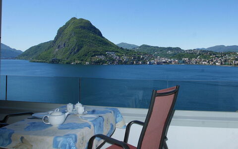 Castagnola 100: Eigentum, Himmel, Urlaub, Restaurant, Meer, Azurblau, Tourismus, Tabelle, Resort, Berg