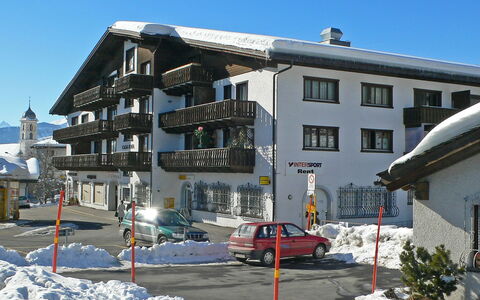 Apt. 13: Eigentum, Gebäude, \Stadt, Nachbarschaft, Grundeigentum, Haus, Wohngebiet, Mischnutzung, Winter, Die Architektur