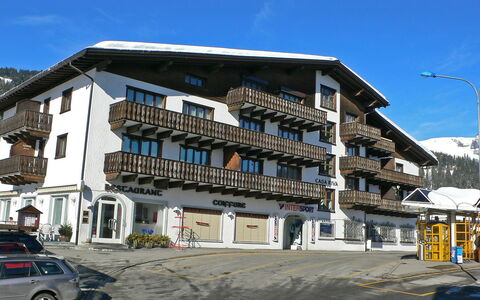 Apt. 13: Eigentum, \Stadt, Gebäude, Nachbarschaft, Wohngebiet, Haus, Die Architektur, Wohnung, Grundeigentum, Mischnutzung