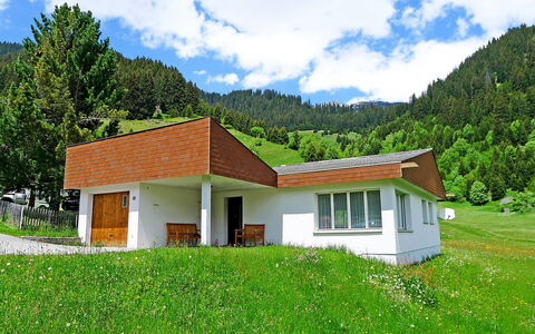 Peisel: Wolke, Pflanze, Himmel, Gebäude, Eigentum, Fenster, Grün, Haus, Natürliche Landschaft, Baum