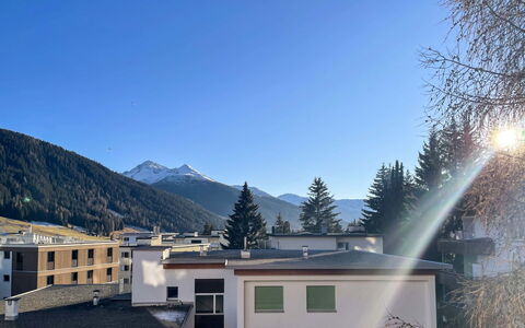 Davos 400: Himmel, Gebäude, Wolke, Fenster, Eigentum, Licht, Berg, Haus, Steigung, Tür