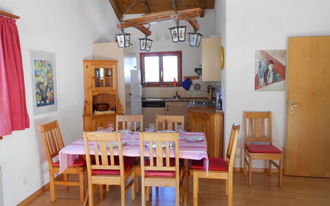 Haus Murena: Zimmer, Eigentum, Möbel, Esszimmer, Fussboden, Gebäude, Haus, Tabelle, Interior Design, Hartholz