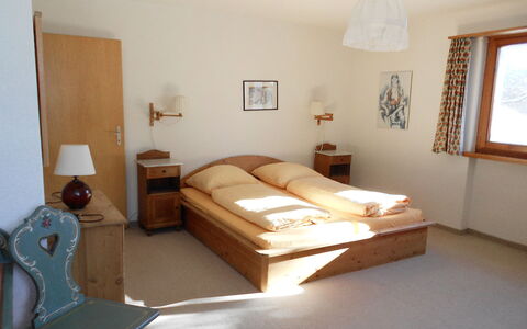 Haus Murena: Zimmer, Möbel, Schlafzimmer, Eigentum, Bett, Bettdecke, Fussboden, Bettrahmen, Interior Design, Bedding