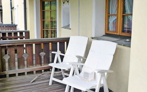 Utoring Plaz 030: Möbel, Zimmer, Stuhl, Eigentum, Tabelle, Haus, Gebäude, Veranda, Gartenmöbel, Interior Design