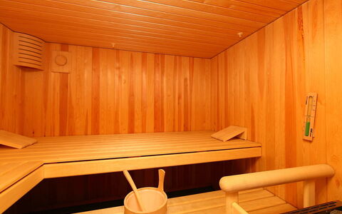 Pontresina 170: Eigentum, Holz, Interior Design, Flooring, Fussboden, Holzbeize, Linie, Wand, Hartholz, Gebäude