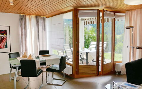 Pontresina 170: Möbel, Tabelle, Komfort, Holz, Stuhl, Schatten, Interior Design, Gebäude, Wohnzimmer