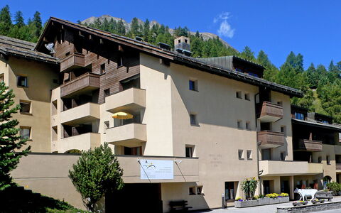 Chesa Munteratsch 311: Eigentum, Wohngebiet, Die Architektur, Gebäude, Haus, Wohnung, Grundeigentum, Nachbarschaft, Zuhause, Eigentumswohnung