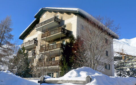 Chesa Clüs 6: Schnee, Winter, Eigentum, Haus, Einfrieren, Zuhause, Grundeigentum, Dach, Die Architektur, Wohngebiet