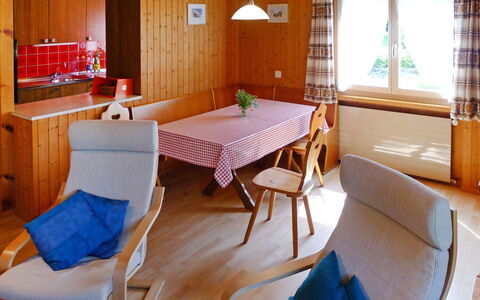 Untertal: Zimmer, Möbel, Eigentum, Interior Design, Tabelle, Gebäude, Haus, Fussboden, Grundeigentum, Stuhl