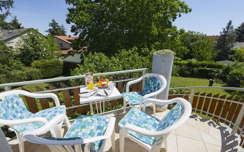 Blanca: Möbel, Meer, Stuhl, Schatten, Balkon, Gartenmöbel, Eco Hotel, Küste, Deck, Holzbeize