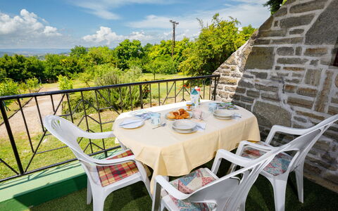 Romantica: Himmel, Wolke, Möbel, Tabelle, Eigentum, Stuhl, Geschirr, Gartenmöbel, Tisch Im Freien, Interior Design
